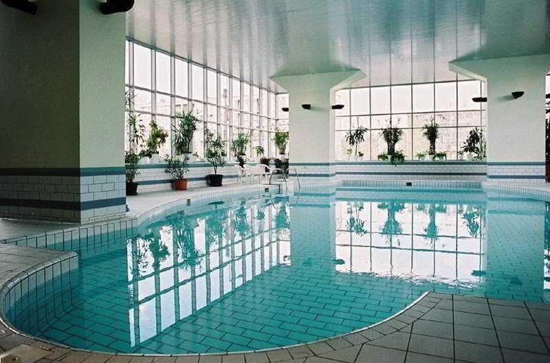 Ceu Konferencia Koezpont Hotel Budapest Luaran gambar