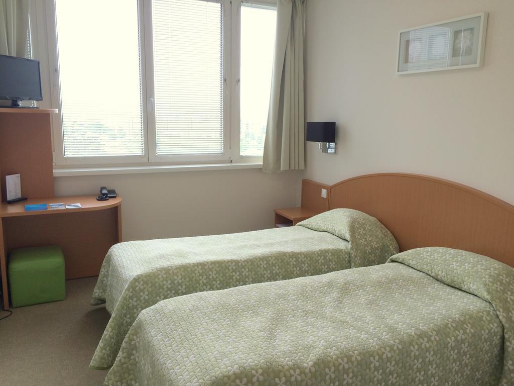 Ceu Konferencia Koezpont Hotel Budapest Luaran gambar
