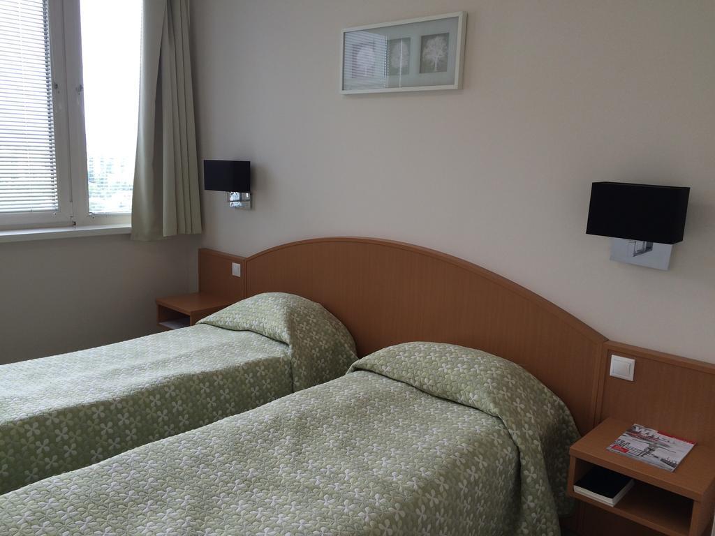 Ceu Konferencia Koezpont Hotel Budapest Luaran gambar