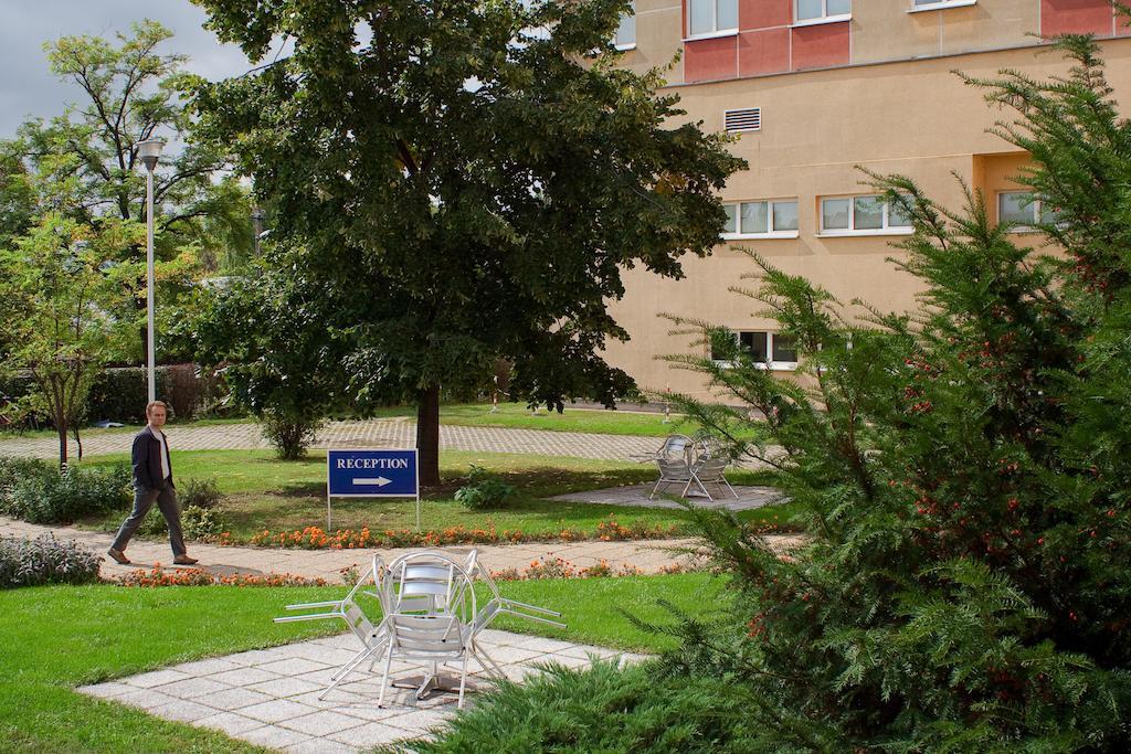 Ceu Konferencia Koezpont Hotel Budapest Luaran gambar