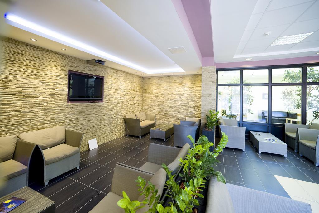 Ceu Konferencia Koezpont Hotel Budapest Luaran gambar
