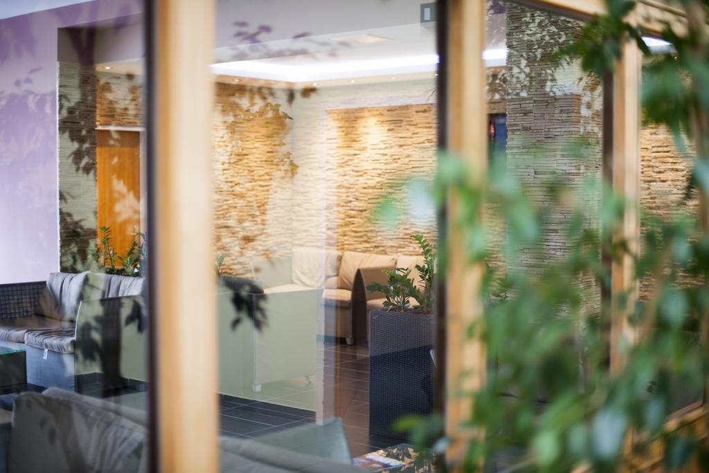 Ceu Konferencia Koezpont Hotel Budapest Luaran gambar