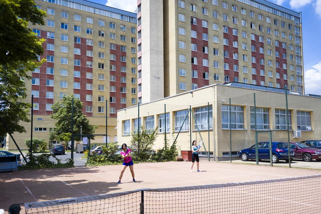 Ceu Konferencia Koezpont Hotel Budapest Luaran gambar