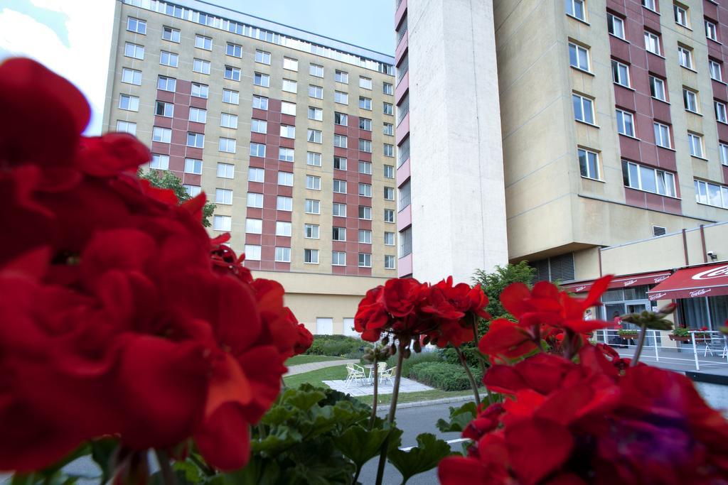 Ceu Konferencia Koezpont Hotel Budapest Luaran gambar
